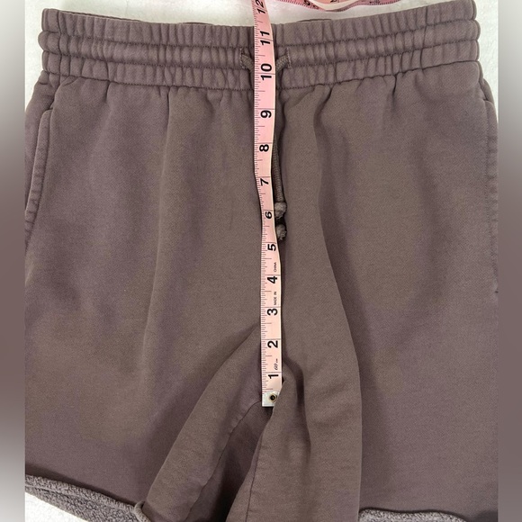 Aritzia TNA Cozy Fleece Boyfriend Sweat Shorts - Picture 12 of 14